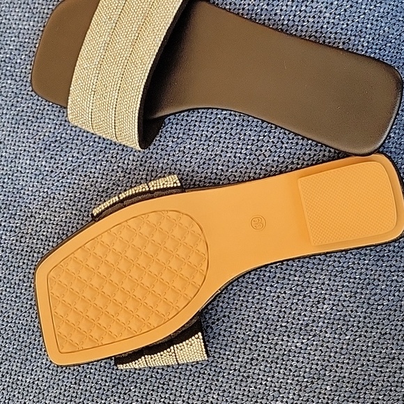 Super comfy slides,silver 8 - Picture 2 of 4